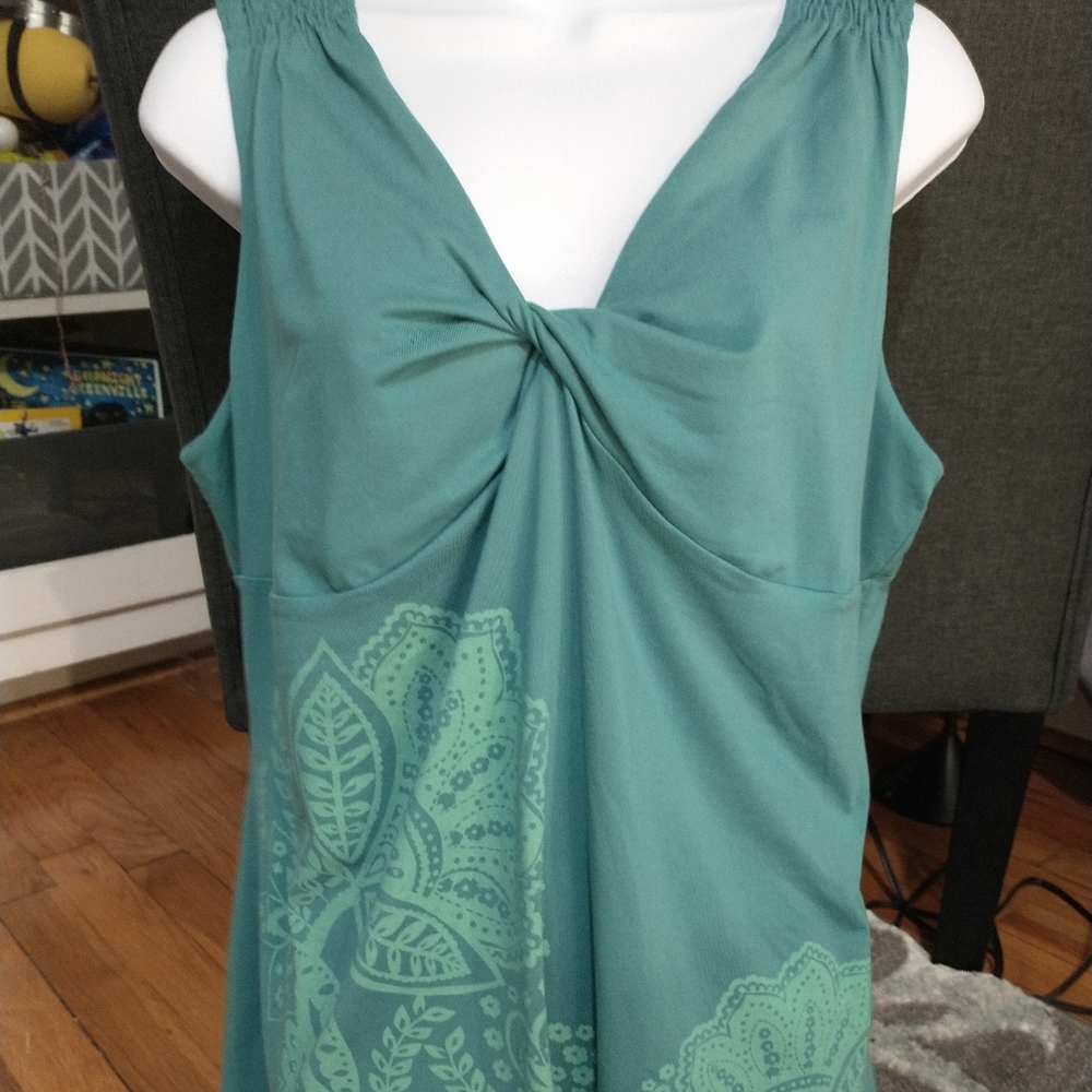 REI green v neck tank